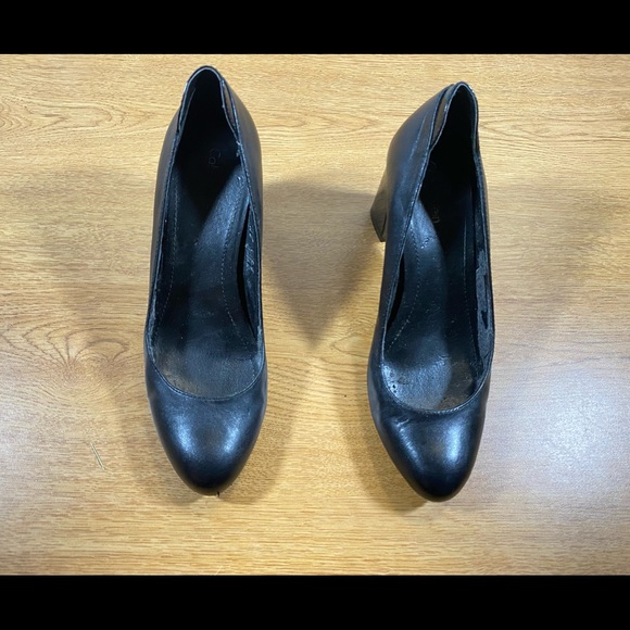 Calvin Klein Pump - Picture 12 of 12